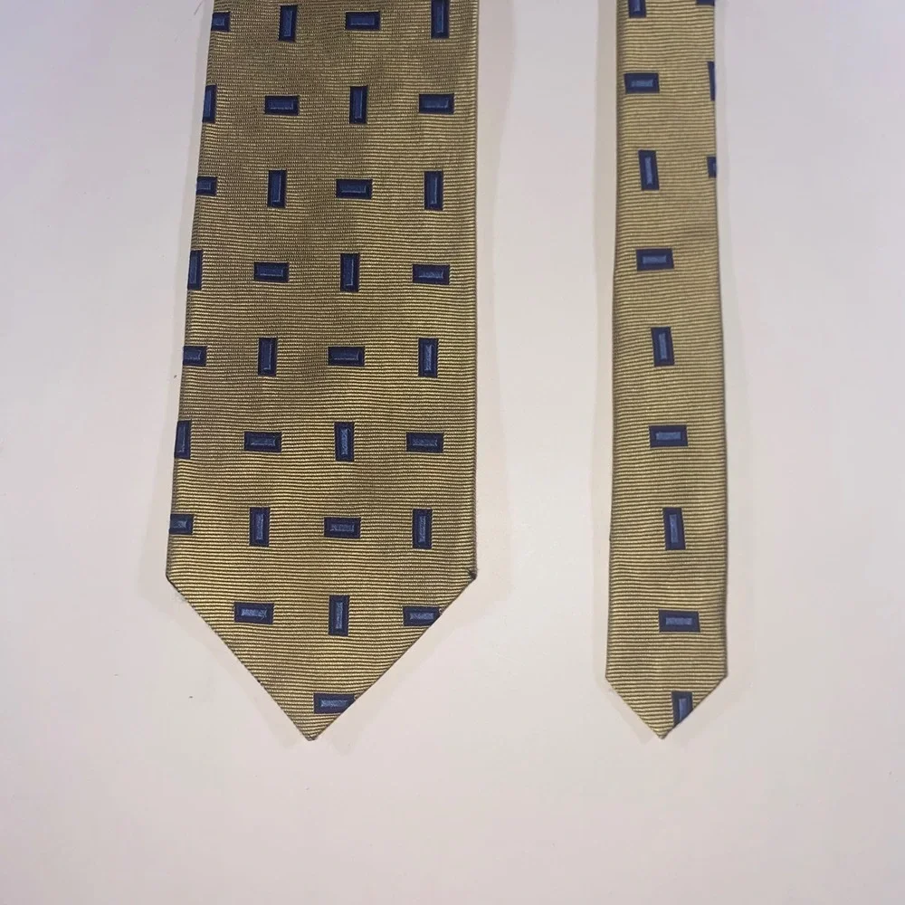 Jos A Bank Mens Silk Tie Gold Blue Geometric Ribbed Made in‎ USA Standard Width